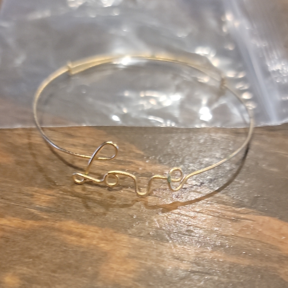 Elegant Gold 'Love' Wire Bracelet